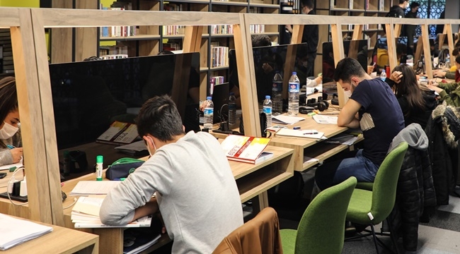 KÜTÜPHANE'DE ÇALIŞMA SAATLERİ YENİLENDİ