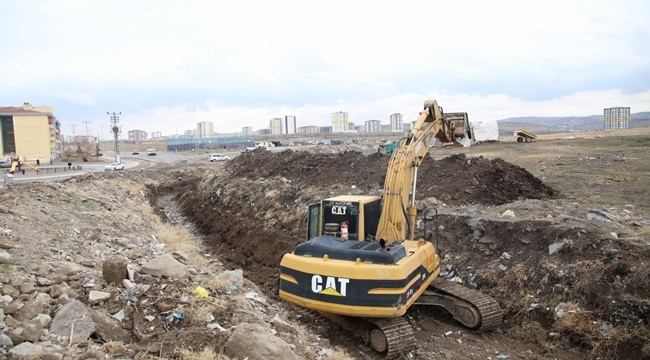 MİMARSİNAN'DA DERE ISLAHI YAPILIYOR