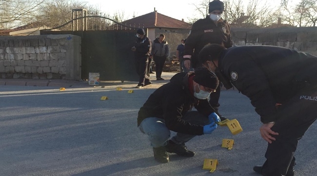 POLİS EKİPLERİ OLAY YERİNDE 15 ADET BOŞ KOVAN ELE GEÇİRDİ