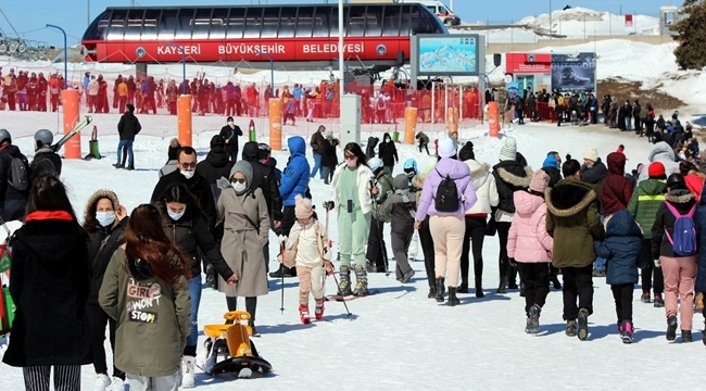 TATİLCİLER ERCİYES'E AKIN ETTİ