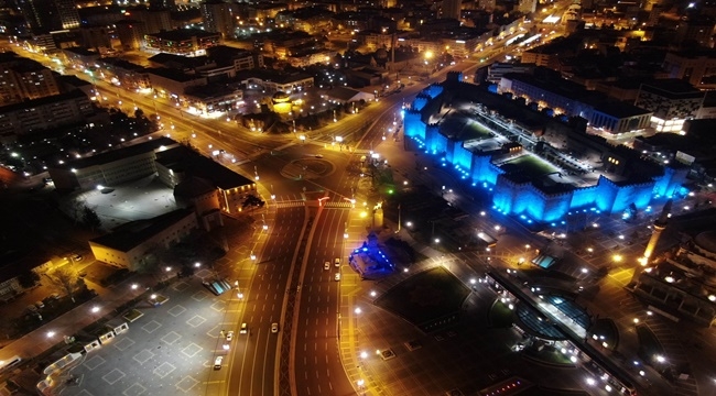 CUMHURİYET MEYDANI'NDA RENK CÜMBÜŞÜ HAVADAN GÖRÜNTÜLENDİ