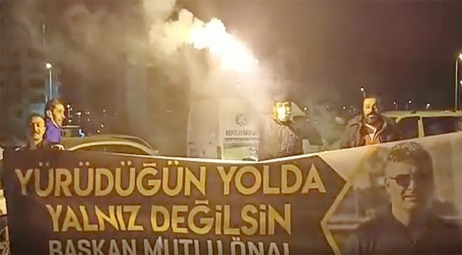 ÖNAL PANKART VE MEŞALELER İLE KARŞILANDI