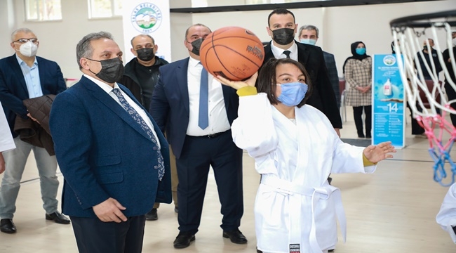 YALÇIN, OTİZMLİ GENÇLERLE BULUŞTU