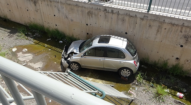 KANALA UÇAN OTOMOBİL SÜRÜCÜSÜ YARALANDI