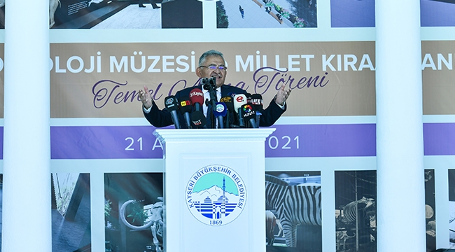 paleontolog iş başında