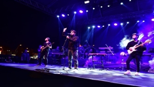 CECELİ, KONSERDE SEVENLERİNE UNUTULMAZ BİR GECE YAŞATTI