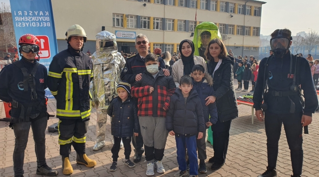 MİNİK ÖĞRENCİLER İTFAİYEYİ ÇOK SEVDİ