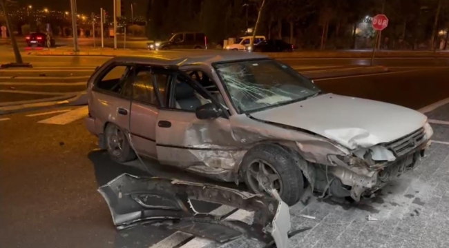 OTOMOBİLLER ÇARPIŞTI