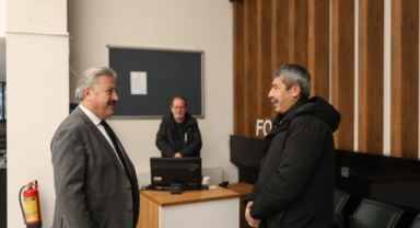 ÇAY İKRAM EDİP, SOHBET ETTİ