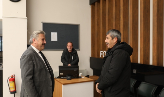 ÇAY İKRAM EDİP, SOHBET ETTİ