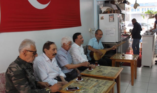 VALİ ÇİÇEK SİRKECİ'DEN TREN GİDER ŞİİRİNİ OKUDU