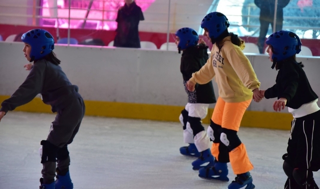 BÜYÜKŞEHİR'DEN ÜCRETSİZ BUZ PATENİ KEYFİ