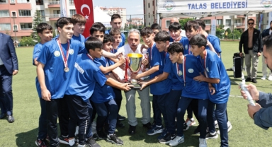TALAS BELEDİYESPOR YAZ FUTBOL OKULU KAPILARINI AÇTI
