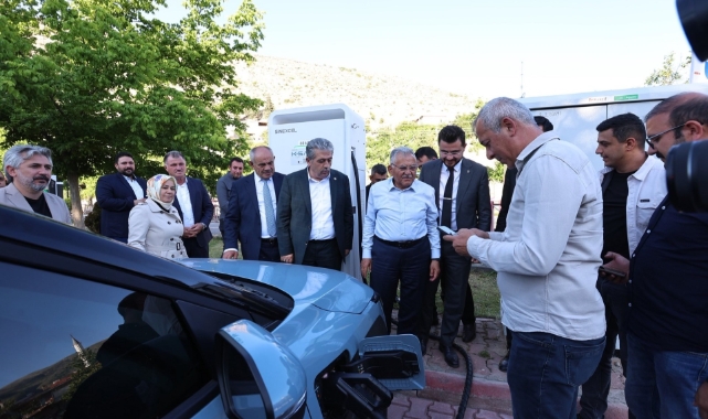 KAYSERİ BÜYÜKŞEHİR, K-ŞARJ İSTASYONLARIYLA GELECEĞİ ŞARJ EDİYOR