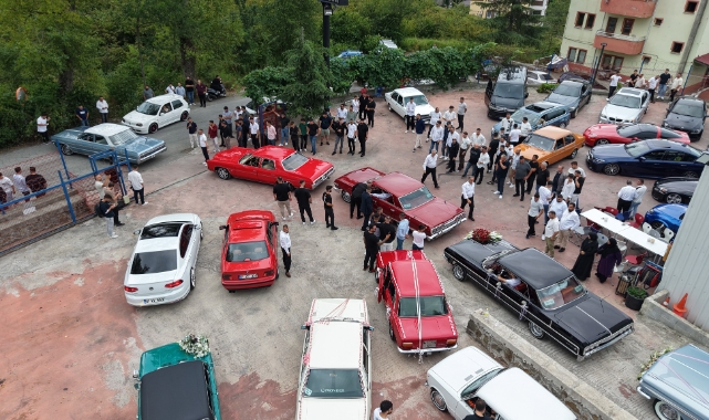 KLASİK OTOMOBİLLERLE NOSTALJİK DÜĞÜN KONVOYU
