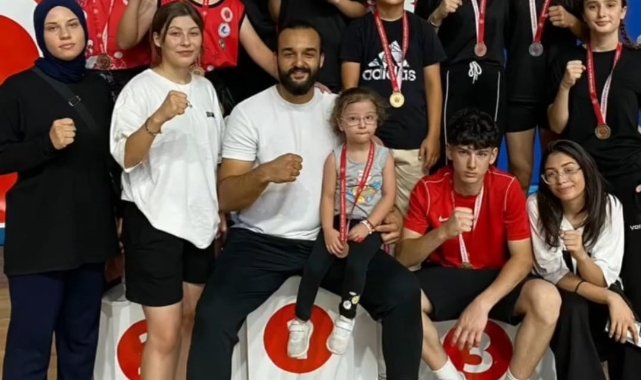 ŞEHİT ÖZEL HAREKATÇI BAYRAM ÇİÇEK ÇOCUKLAR MUAYTHAİ ŞAMPİYONASI YAPILDI