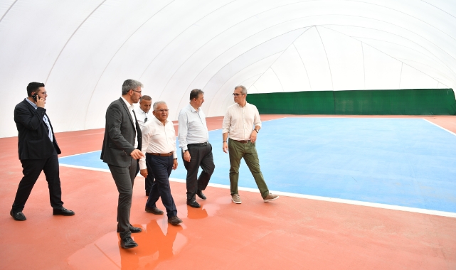 BÜYÜKKILIÇ, ÜZERİ KAPATILAN TENİS KORTLARI ÇALIŞMALARINI İNCELEDİ
