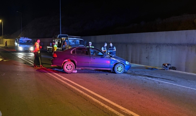 İKİ ARAÇ KAFA KAFAYA ÇARPIŞTI: 1 ÖLÜ, 3 YARALI