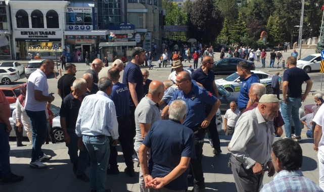 KAYINBİRADENİ BIÇAKLADI