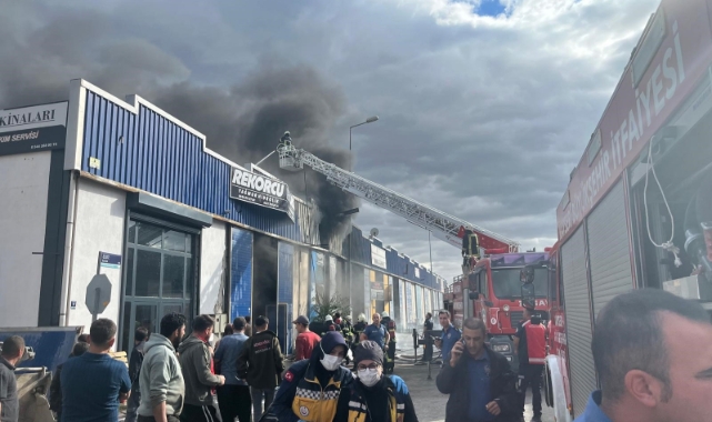 MOBİLYA ATÖLYESİNDE KORKUTAN YANGIN