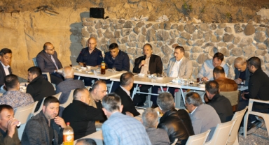 TALAS'TA MUHTARLAR MENGÜCEK'TE BULUŞTU