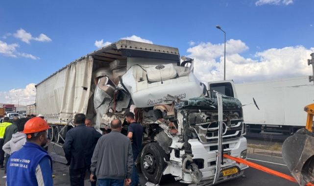 3 ARAÇLI ZİNCİRLEME KAZA: 3 YARALI