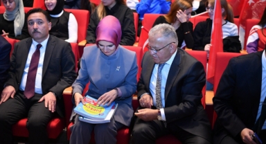 BÜYÜKKILIÇ, VE GÖKTAŞ ÖĞRENCİLERE BİN 782 KAYNAK KİTAP SETİ DAĞITTI