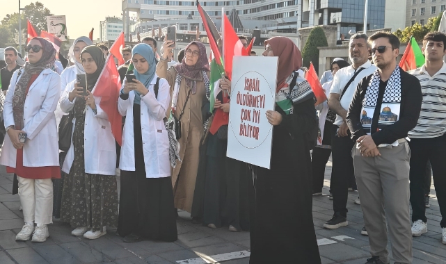 BEYAZ ÖNLÜKLÜLER GAZZE İÇİN YÜRÜDÜ