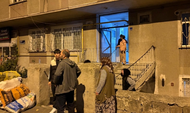 BİNA SAKİNLERİ SOKAĞA DÖKÜLDÜ