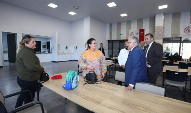 BÜYÜKKILIÇ, ENGELSİZ YAŞAM MERKEZİ'Nİ ZİYARET ETTİ