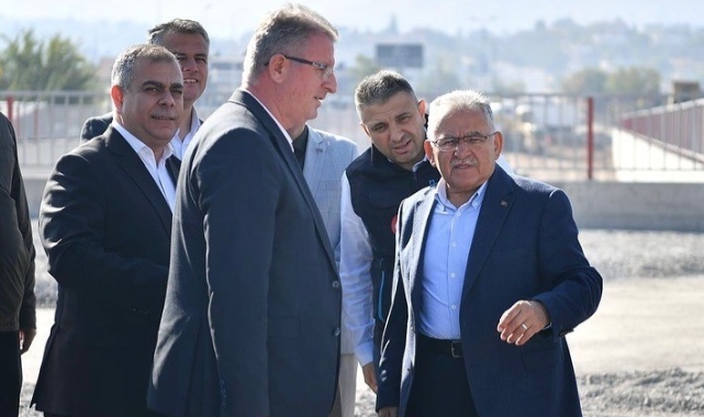 BÜYÜKKILIÇ'TAN 29 EKİM'DE AÇILMASI PLANLANAN KAVŞAĞA YAKIN TAKİP