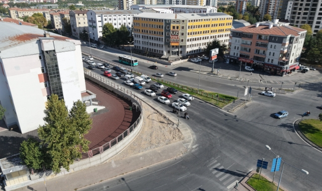 BÜYÜKŞEHİR'DEN KARTAL KATLI KAVŞAĞI VE ALTERNATİF YOL ÇALIŞMALARI