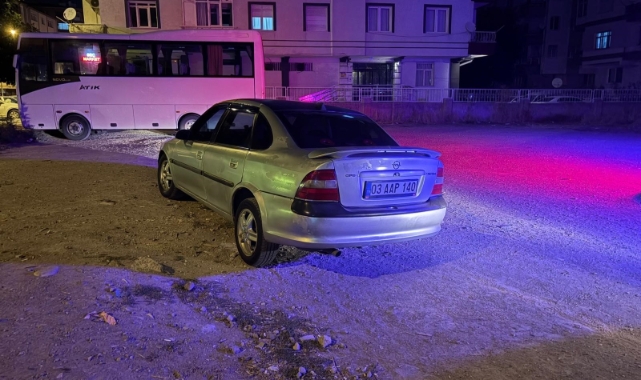 EHLİYETSİZ SÜRÜCÜ POLİSTEN KAÇAMADI