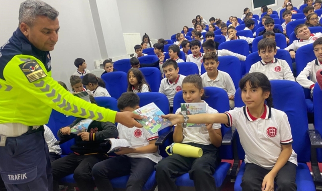 JANDARMADA 142 ÖĞRENCİYE TRAFİĞİ ANLATTI