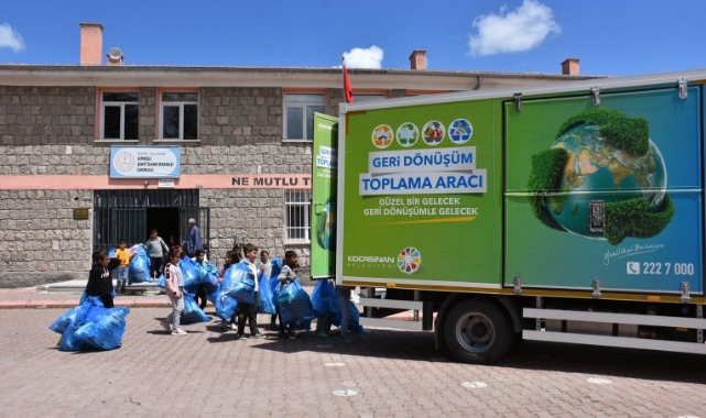 KOCASİNAN'DA OKULLAR GERİ DÖNÜŞÜM İÇİN YARIŞIYOR