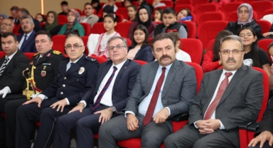 ÖZDOĞAN'DAN 'CUMHURİYET' VURGUSU