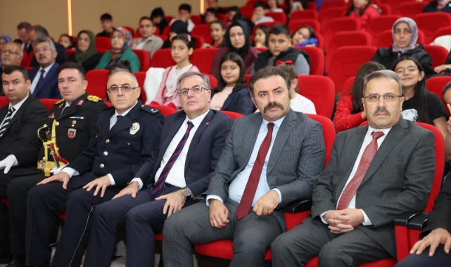 ÖZDOĞAN'DAN 'CUMHURİYET' VURGUSU