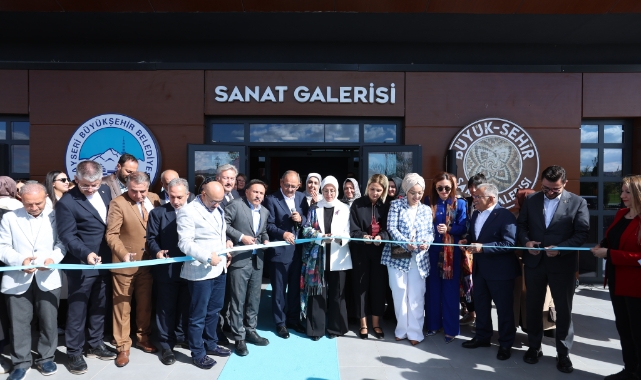 RENKLERİN DİLİ RESİM SERGİSİ'NİN AÇILIŞI YAPILDI