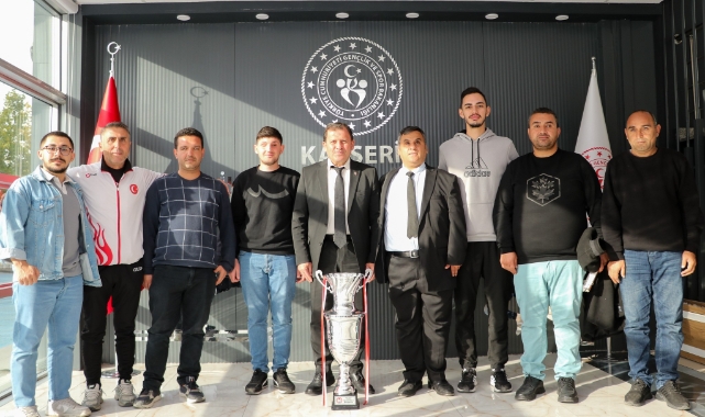 ŞAMPİYONLARDAN KABAKCI'YA ZİYARET