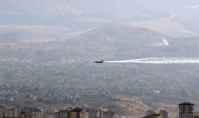 SOLOTÜRK KAYSERİLİLERİ BÜYÜLEDİ