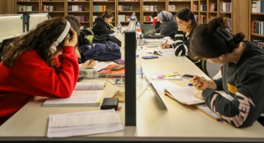 7/24 KÜTÜPHANE 1 MİLYONU AŞTI