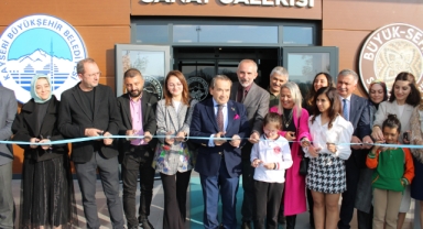 AHŞAP PARÇALARI KUŞ EVİNE ÇEVİRDİ