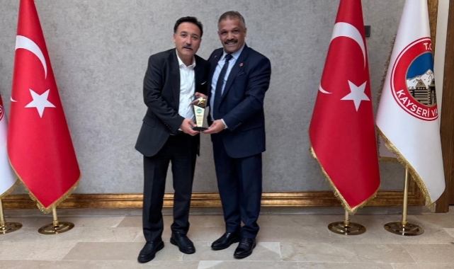 AKİB'DEN ÇİÇEK VE BÜYÜKKILIÇ'A TEŞEKKÜR