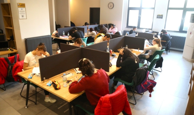 AKIL KÜPÜ KÜTÜPHANELERİ DOLUP TAŞIYOR