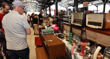 ANTİKACILAR, KENDİ YERİNDE KENDİ GÜNÜNDE