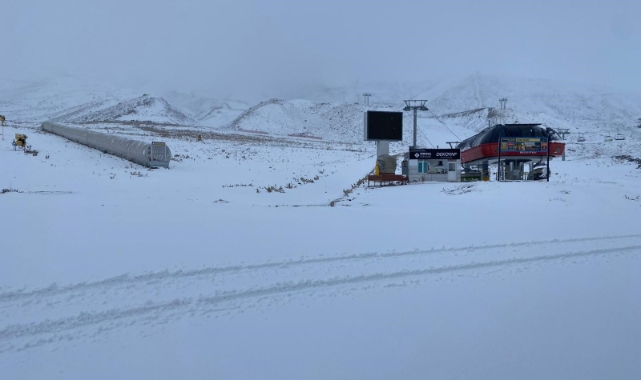 ERCİYES BEYAZA BÜRÜNDÜ