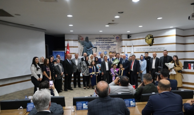 GÜLDÜOĞLU YILIN AHİSİ KAFTANINI GİYDİ