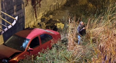 KANALA UÇAN SÜRÜCÜ MERDİVENİ TIRMANARAK ÇIKTI