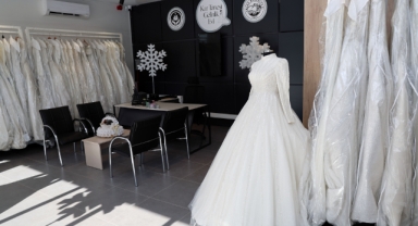 KAR TANESİ GELİNLİK EVİ GENÇ ÇİFTLERİN YÜZÜNÜ GÜLDÜRÜYOR