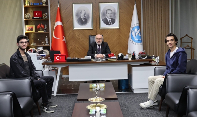 KAYÜ’NÜN BAŞARILI ÖĞRENCİLERİNDEN REKTÖR KARAMUSTAFA’YA ZİYARET